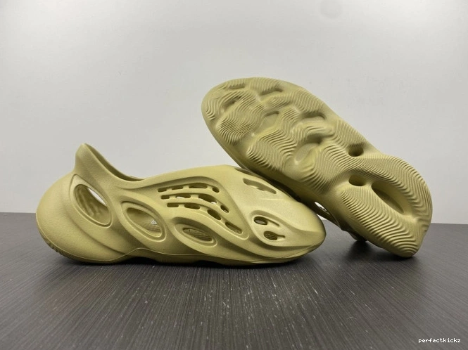 Adidas RNNR GV6775 Sulfur Yeezy Foam 0822